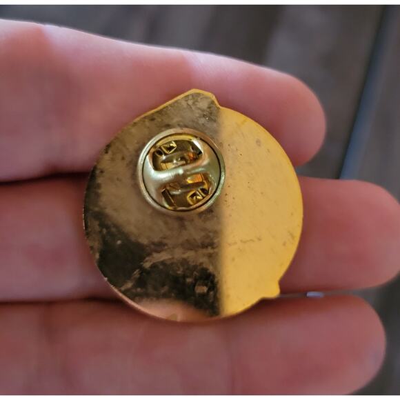 LOT OF 4 VINTAGE Baltimore Maryland Themed Travel Pins Pinback - Picture 6 of 9